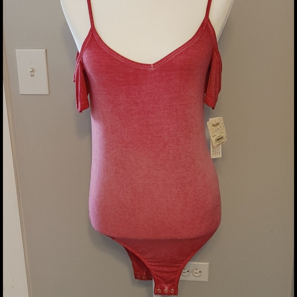Mudd cold shoulder body suit L